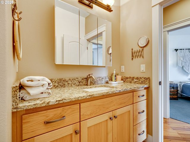 2695 Nw MT ASHLAND Dr, Mc Minnville, OR 97128