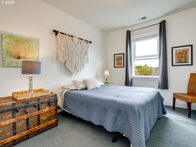 2695 Nw MT ASHLAND Dr, Mc Minnville, OR 97128