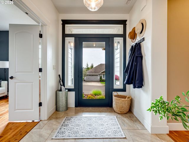 2695 Nw MT ASHLAND Dr, Mc Minnville, OR 97128