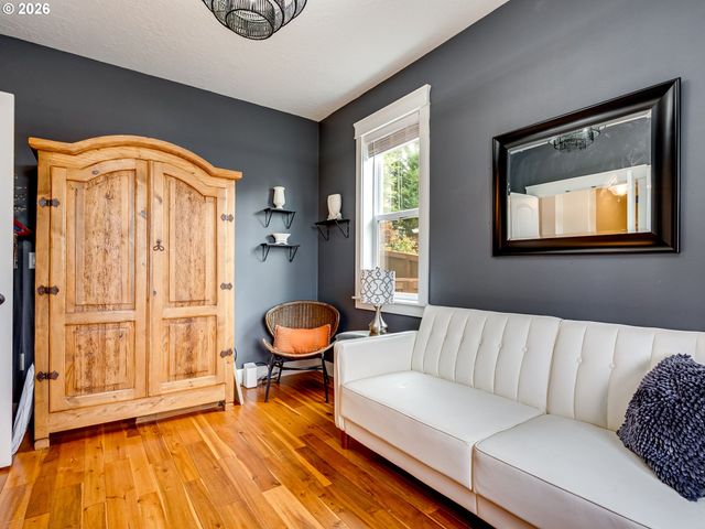 2695 Nw MT ASHLAND Dr, Mc Minnville, OR 97128