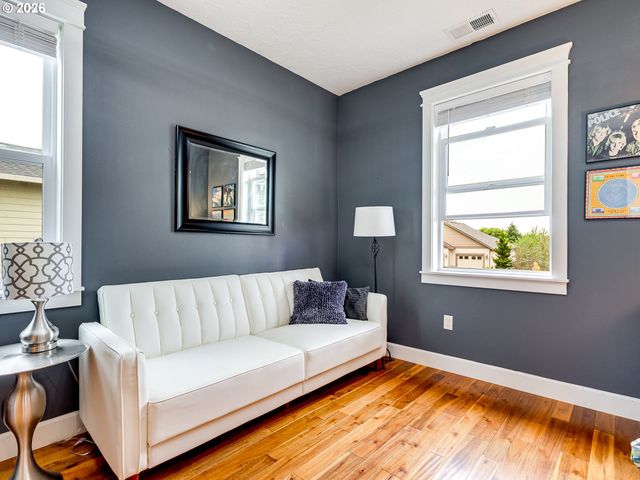 2695 Nw MT ASHLAND Dr, Mc Minnville, OR 97128