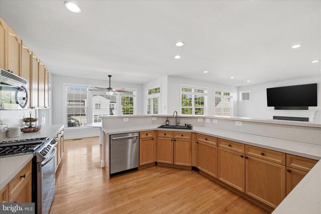 218 BRADDOCK ST, Charles Town, WV 25414