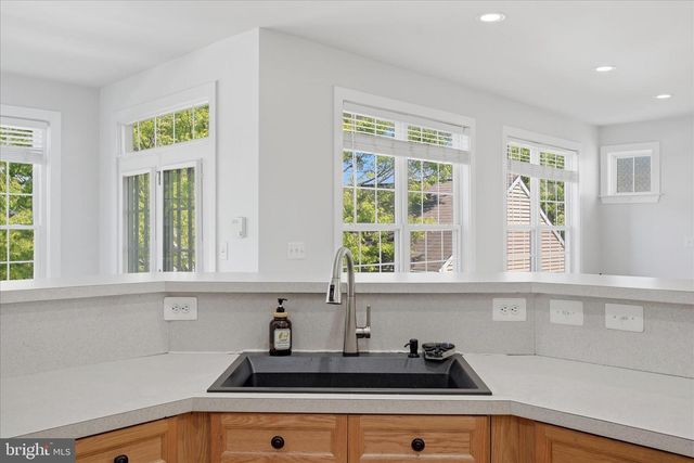 218 BRADDOCK ST, Charles Town, WV 25414