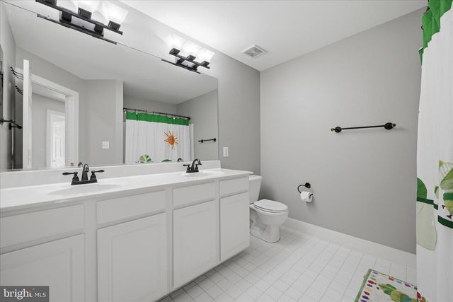 218 BRADDOCK ST, Charles Town, WV 25414