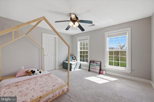 218 BRADDOCK ST, Charles Town, WV 25414