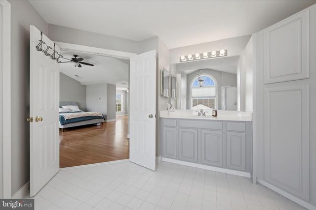 218 BRADDOCK ST, Charles Town, WV 25414