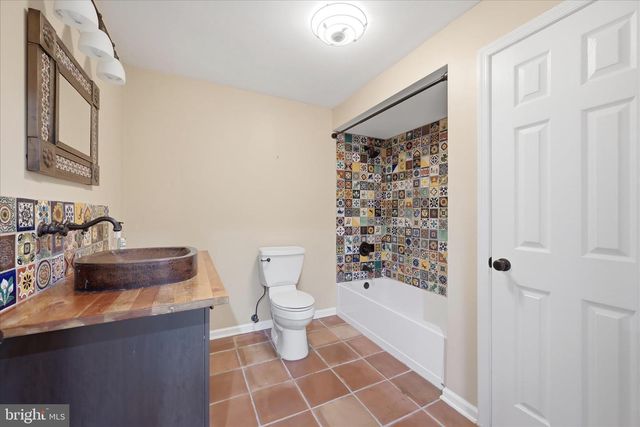 218 BRADDOCK ST, Charles Town, WV 25414
