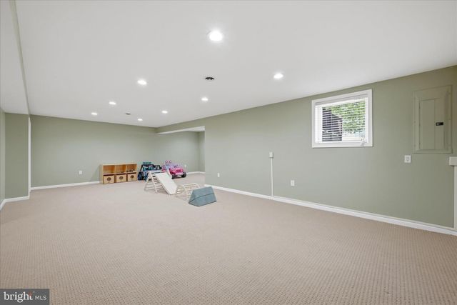 218 BRADDOCK ST, Charles Town, WV 25414