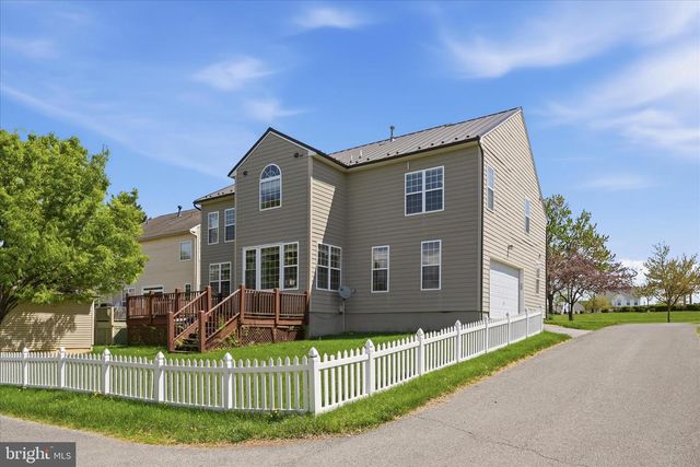 218 BRADDOCK ST, Charles Town, WV 25414