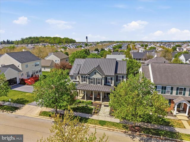 218 BRADDOCK ST, Charles Town, WV 25414