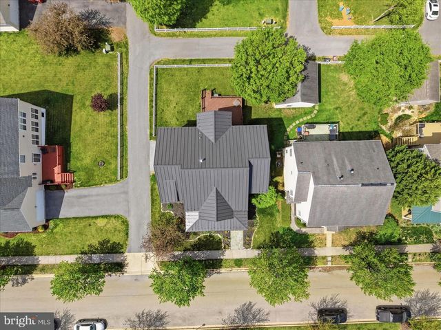 218 BRADDOCK ST, Charles Town, WV 25414