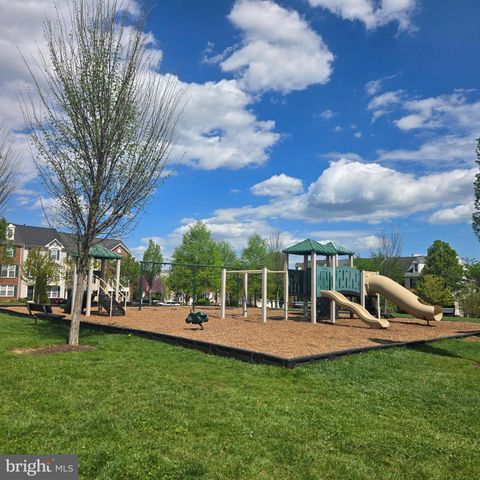 218 BRADDOCK ST, Charles Town, WV 25414