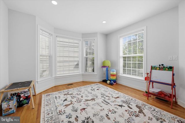 218 BRADDOCK ST, Charles Town, WV 25414