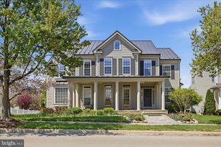 218 BRADDOCK ST, Charles Town, WV 25414