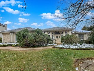 9370 Cascade Circle, Burr Ridge, IL 60527