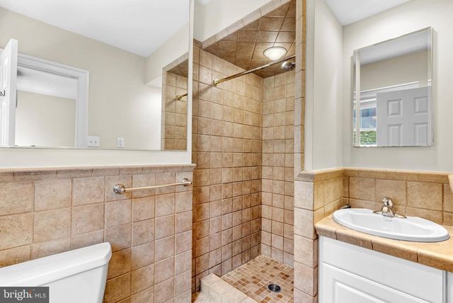 1833 SPRUCE ST, Philadelphia, PA 19103