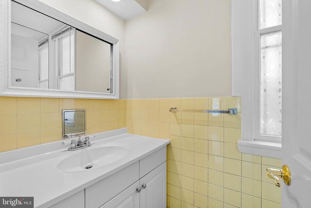 1833 SPRUCE ST, Philadelphia, PA 19103