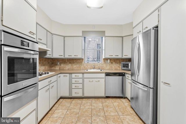 1833 SPRUCE ST, Philadelphia, PA 19103