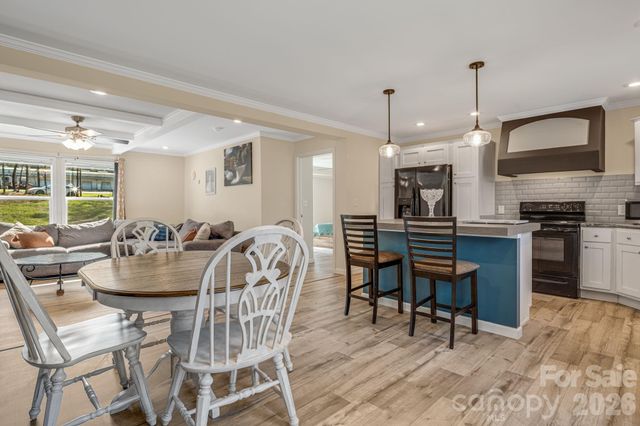 1923 Ridge Road, Hendersonville, NC 28792