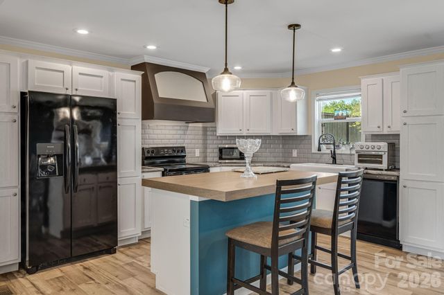 1923 Ridge Road, Hendersonville, NC 28792