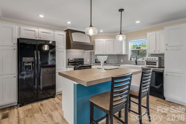1923 Ridge Road, Hendersonville, NC 28792