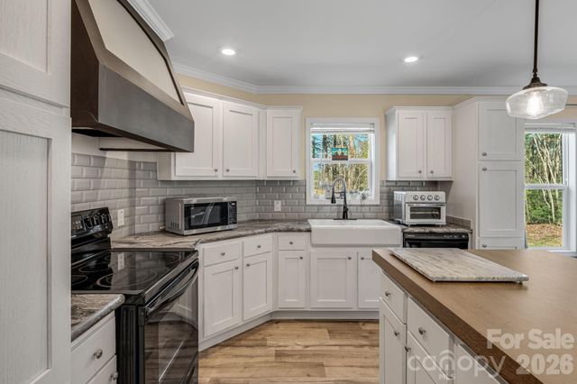 1923 Ridge Road, Hendersonville, NC 28792
