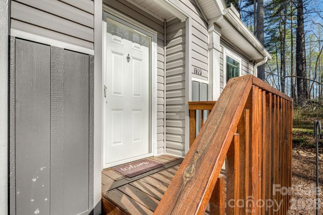 1923 Ridge Road, Hendersonville, NC 28792