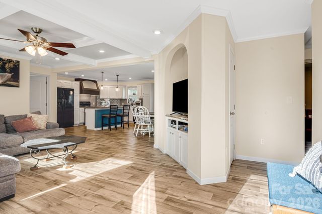 1923 Ridge Road, Hendersonville, NC 28792