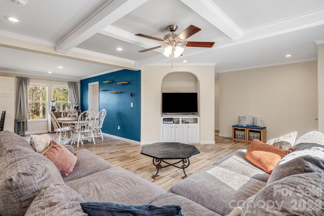 1923 Ridge Road, Hendersonville, NC 28792