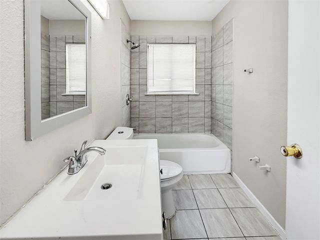 1009 E 11th Street, Dallas, TX 75203