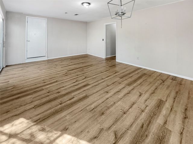 1009 E 11th Street, Dallas, TX 75203