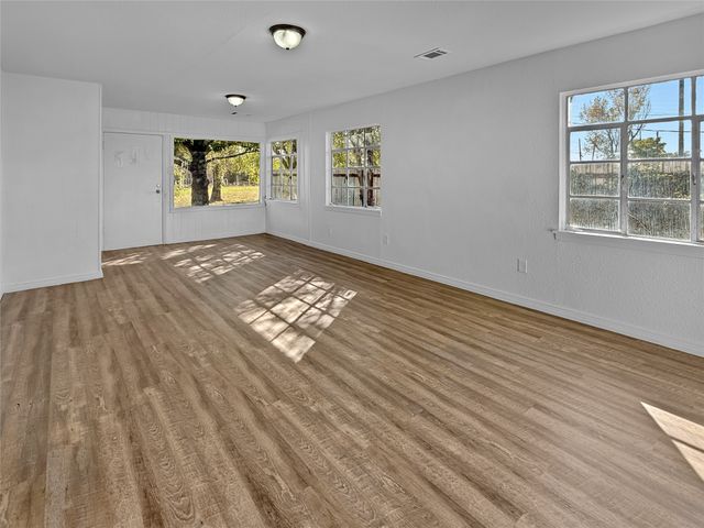 1009 E 11th Street, Dallas, TX 75203