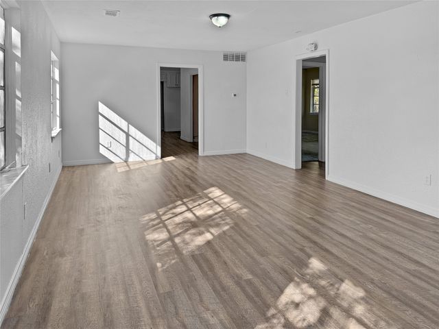 1009 E 11th Street, Dallas, TX 75203