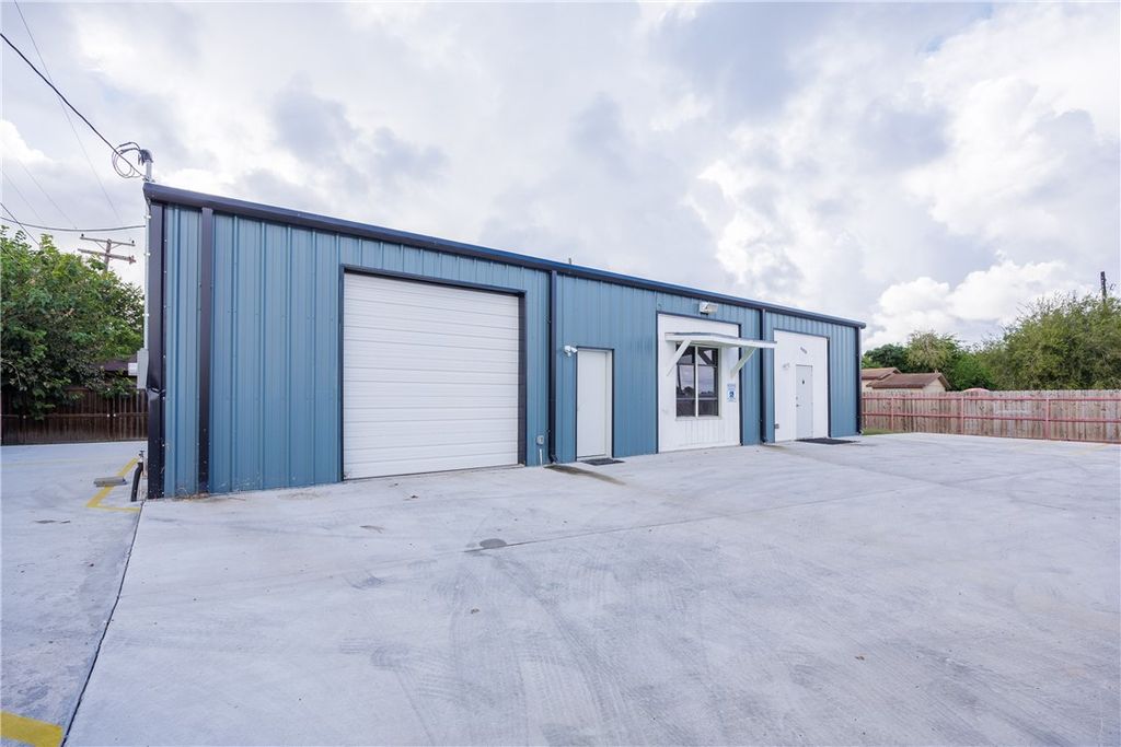 4058 Lou St, Corpus Christi, TX 78405 — photo 2