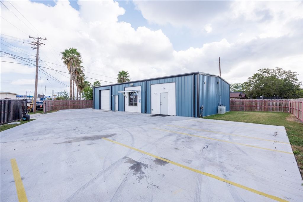 4058 Lou St, Corpus Christi, TX 78405 — photo 4