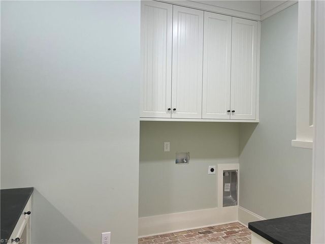 3814 Pinewood Lake Drive, Winston-salem, NC 27106