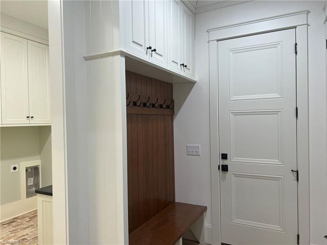 3814 Pinewood Lake Drive, Winston-salem, NC 27106