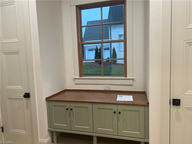 3814 Pinewood Lake Drive, Winston-salem, NC 27106