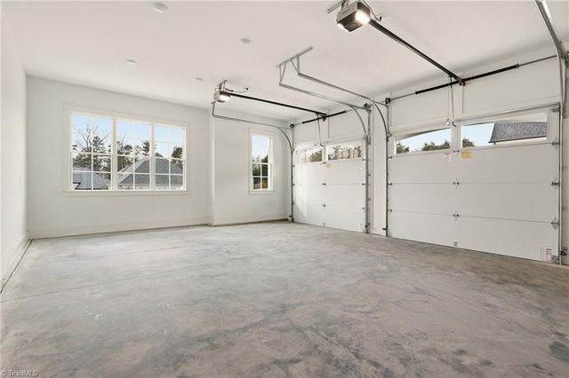 3814 Pinewood Lake Drive, Winston-salem, NC 27106