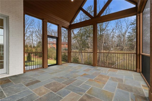 3814 Pinewood Lake Drive, Winston-salem, NC 27106