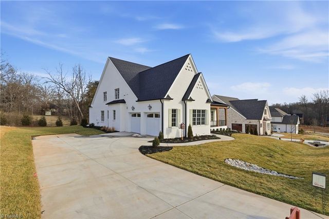 3814 Pinewood Lake Drive, Winston-salem, NC 27106