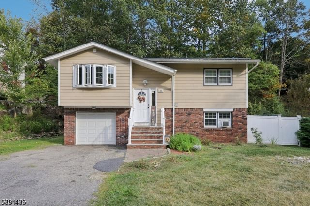 23 Fordham Trl, Hopatcong Boro, NJ 07843