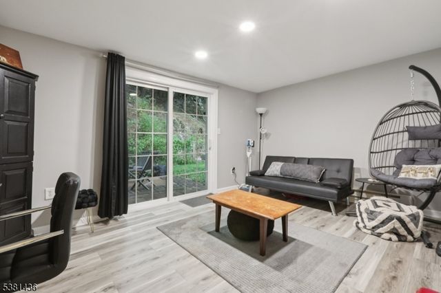 23 Fordham Trl, Hopatcong Boro, NJ 07843