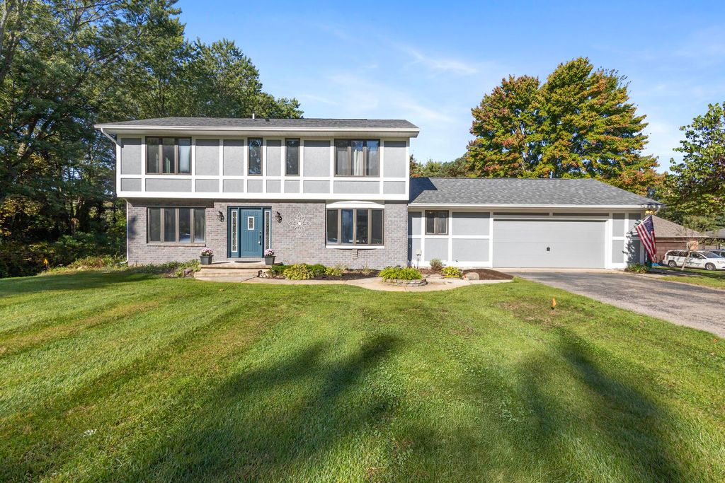 115 Briars Farm Lane, Pennfield Twp, MI 49017