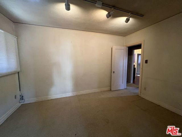 547 N Irving Boulevard, Los Angeles, CA 90004