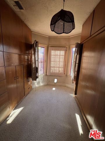 547 N Irving Boulevard, Los Angeles, CA 90004