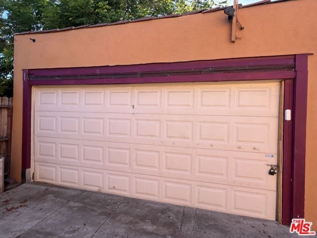 547 N Irving Boulevard, Los Angeles, CA 90004