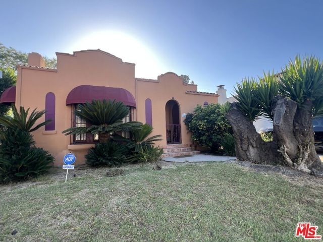 547 N Irving Boulevard, Los Angeles, CA 90004