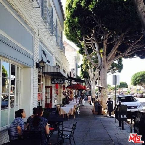 547 N Irving Boulevard, Los Angeles, CA 90004
