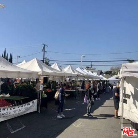 547 N Irving Boulevard, Los Angeles, CA 90004